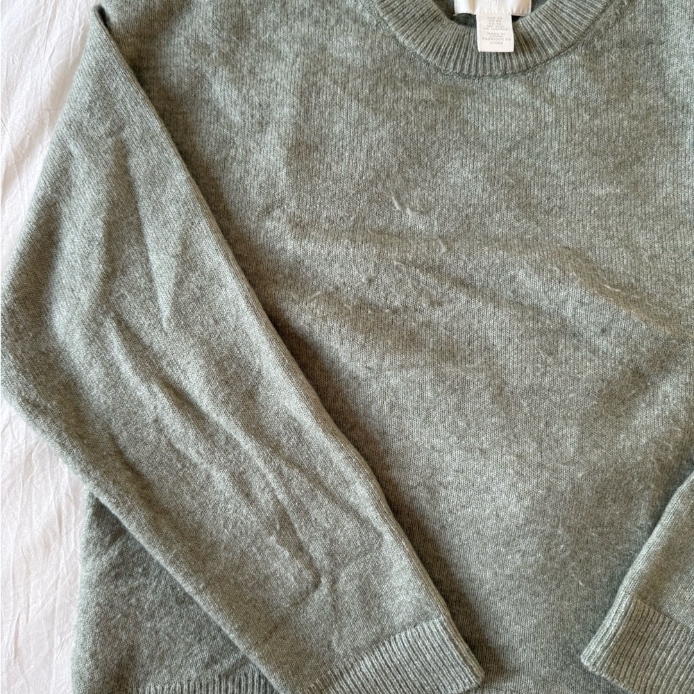 H&M Sweater - Picture 2 of 3